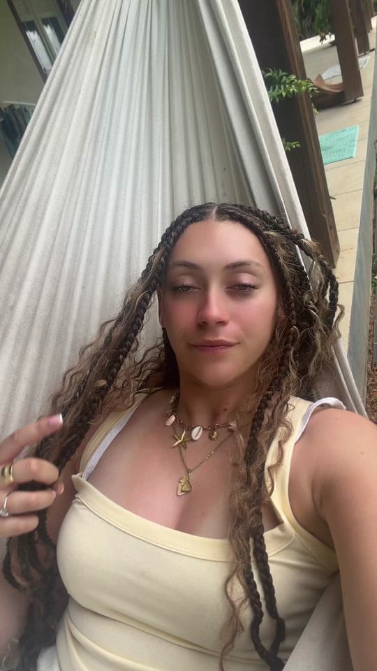 Post 6 by Clarisse🌴 on TikTok (video)