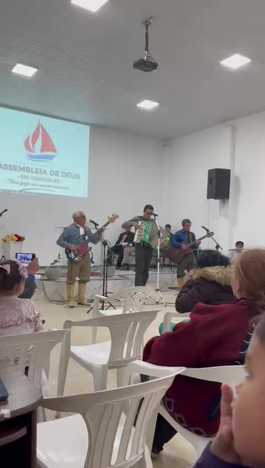 Post 4 by Cantor Rodrigo Bastos 🤠🎙️🪗 on TikTok (video)