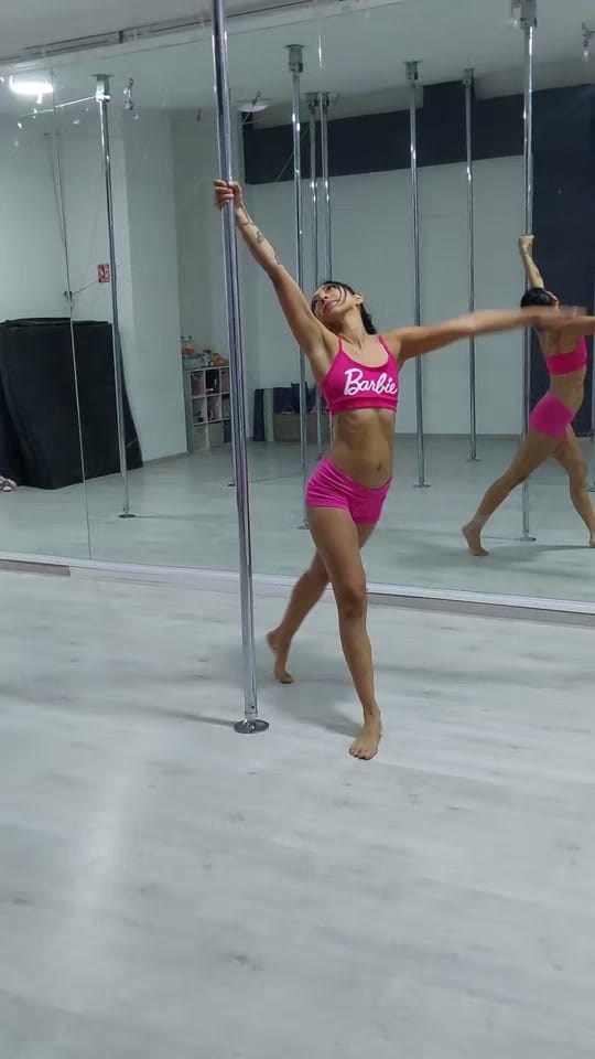 Post 9 by Izabella on TikTok (video)