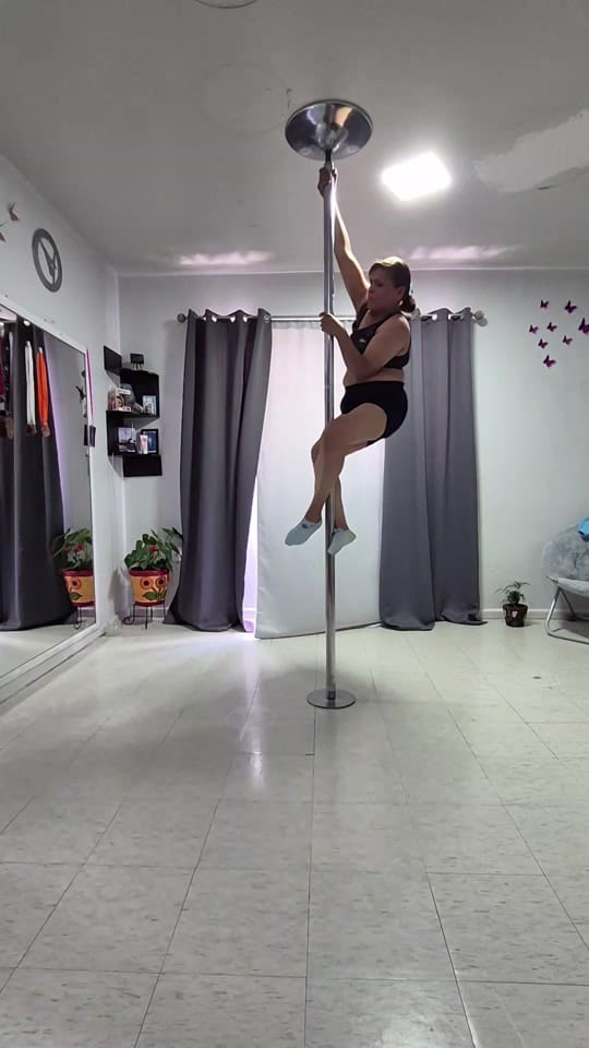 Post 6 by Izabella on TikTok (video)
