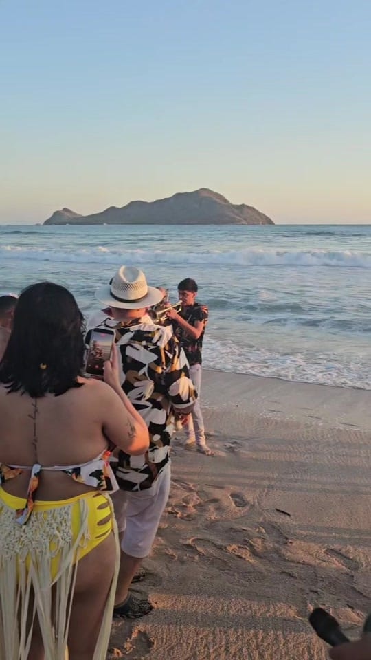 Post 8 by LOS KOMBOLOKOS on TikTok (video)