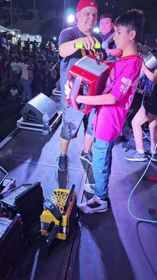 Post 9 by LOS KOMBOLOKOS on TikTok (video)