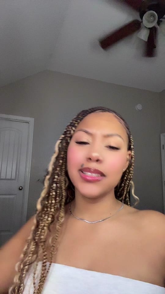 Post 2 by Nelle_boo1 on TikTok (video)