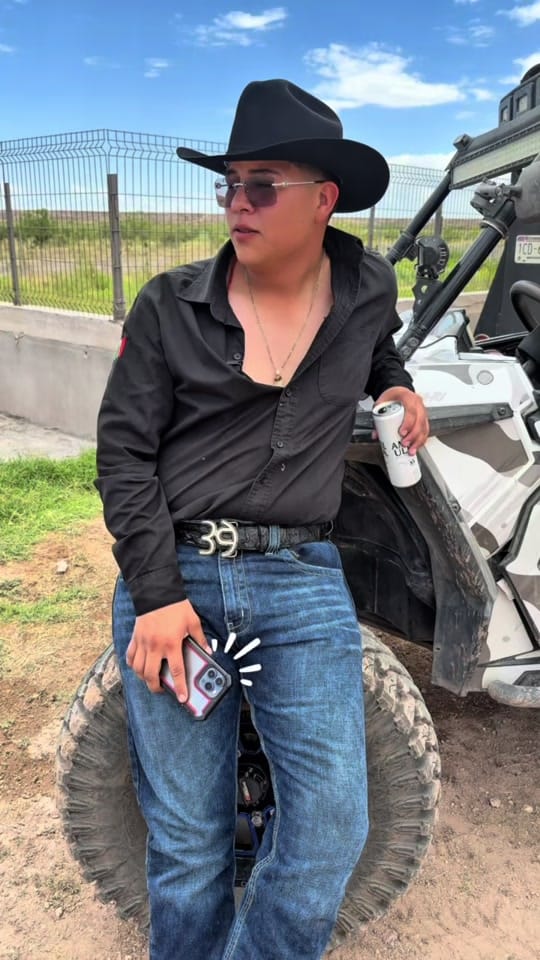 Post 2 by Beto Charras on TikTok (video)