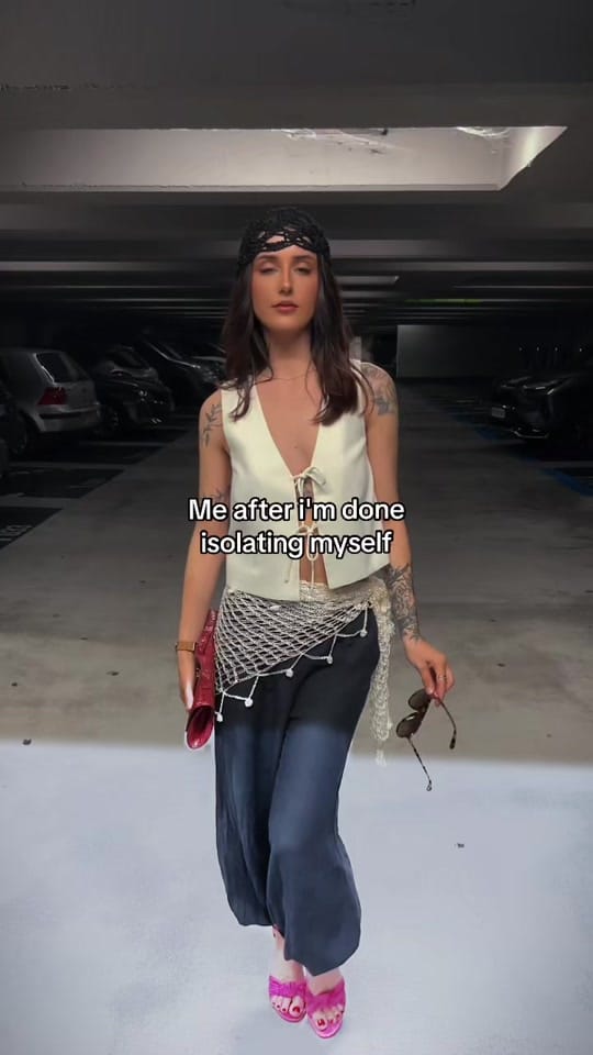 Post 7 by 𝐌𝐢𝐦𝐢 on TikTok (video)