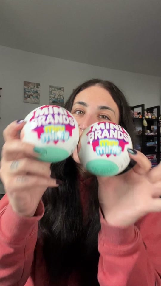 Post 3 by Lea Paris on TikTok (video)