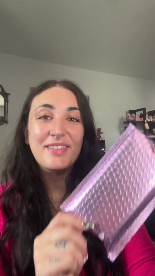 Post 6 by Lea Paris on TikTok (video)