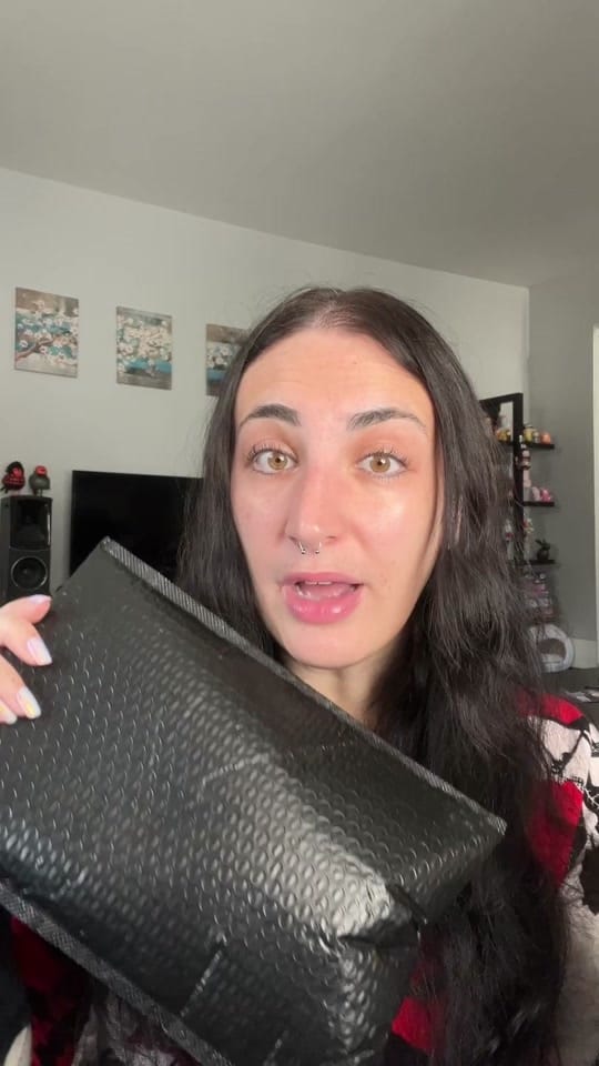 Post 9 by Lea Paris on TikTok (video)
