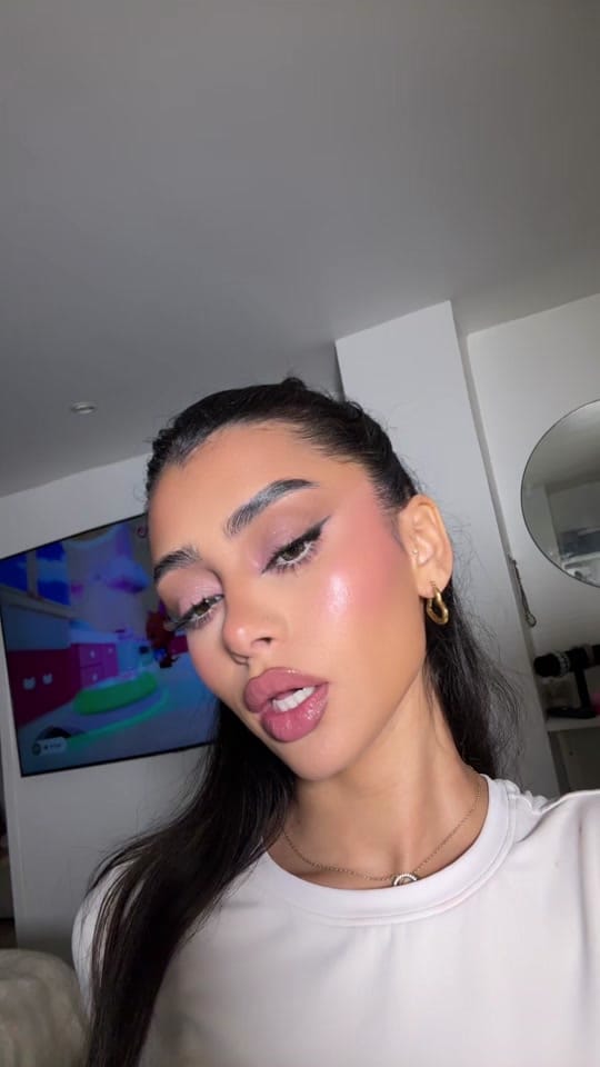 Post 4 by 🎀 Rou_glow 🎀 on TikTok (video)
