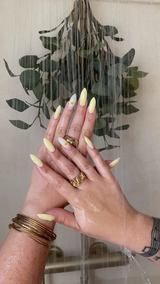 Post 9 by Amandine 🪭 on TikTok (video)