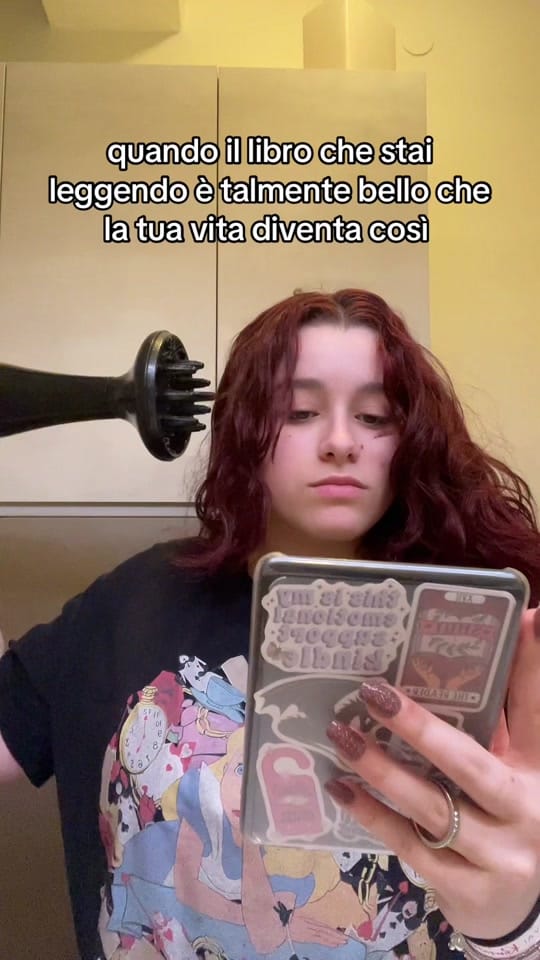 Post 8 by ele’sbooktok🕷️💋☕️ on TikTok (video)