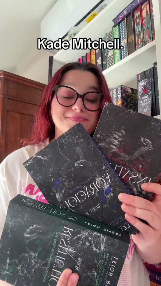 Post 3 by ele’sbooktok🕷️💋☕️ on TikTok (video)