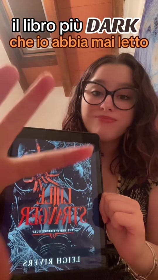 Post 9 by ele’sbooktok🕷️💋☕️ on TikTok (video)