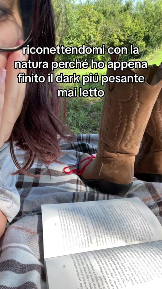 Post 10 by ele’sbooktok🕷️💋☕️ on TikTok (video)