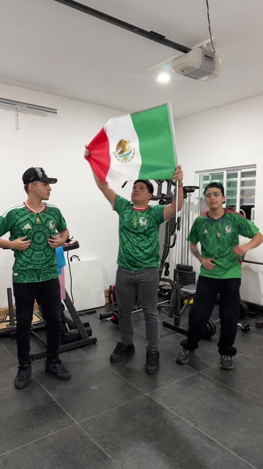 Post 2 by Los Plebes de Barrancos on TikTok (video)