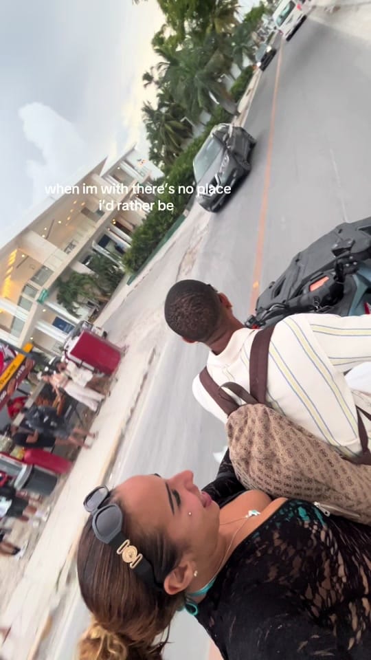 Post 4 by 𝒱𝒶𝓃𝑒𝓈𝓈𝒹𝑒𝓈𝒾𝓁𝑒𝓈 🌺 on TikTok (video)