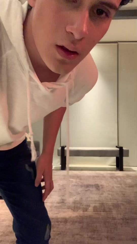 Post 10 by Leonardo Lotina on TikTok (video)