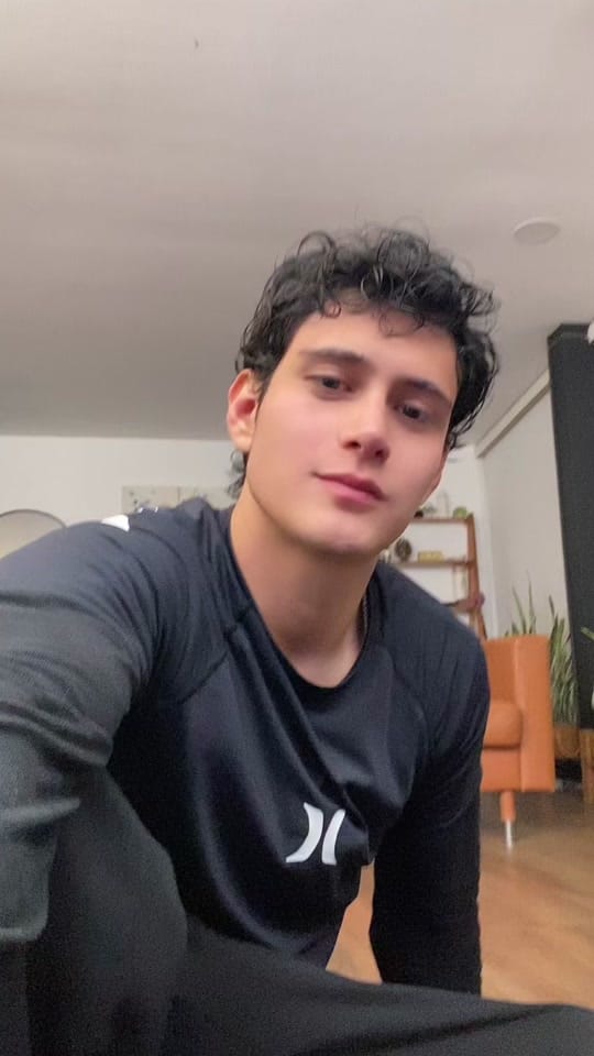 Post 9 by Leonardo Lotina on TikTok (video)
