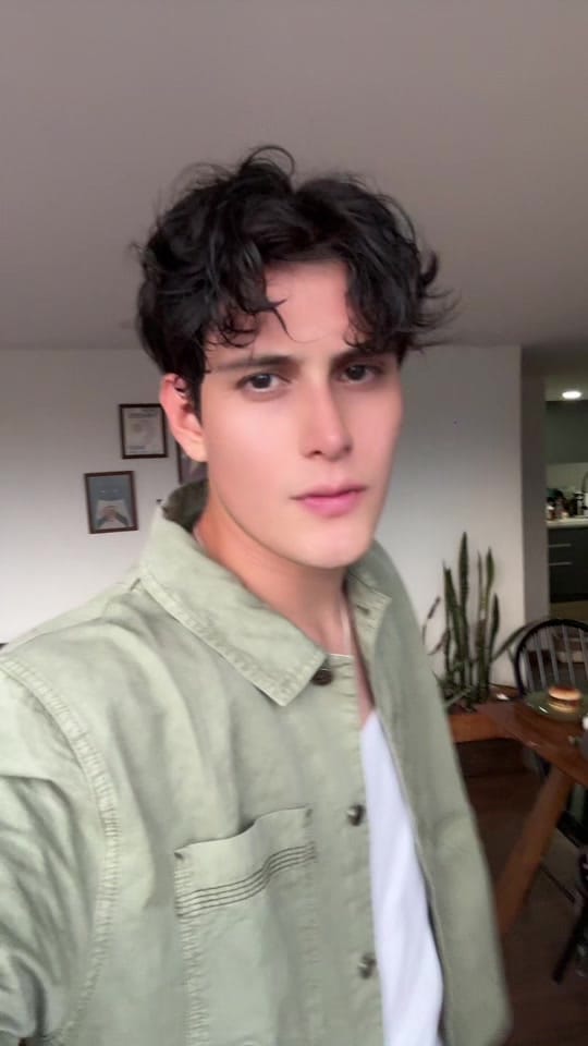 Post 6 by Leonardo Lotina on TikTok (video)