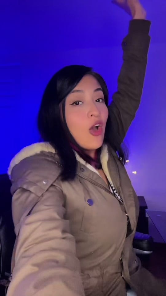 Post 8 by Yari San on TikTok (video)