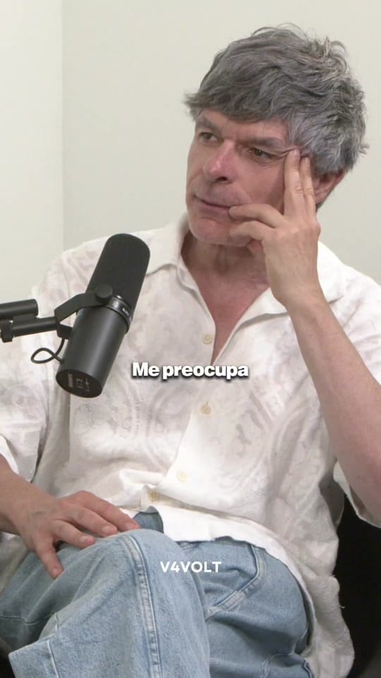 Post 3 by Mister Chaise Longue Podcast on TikTok (video)