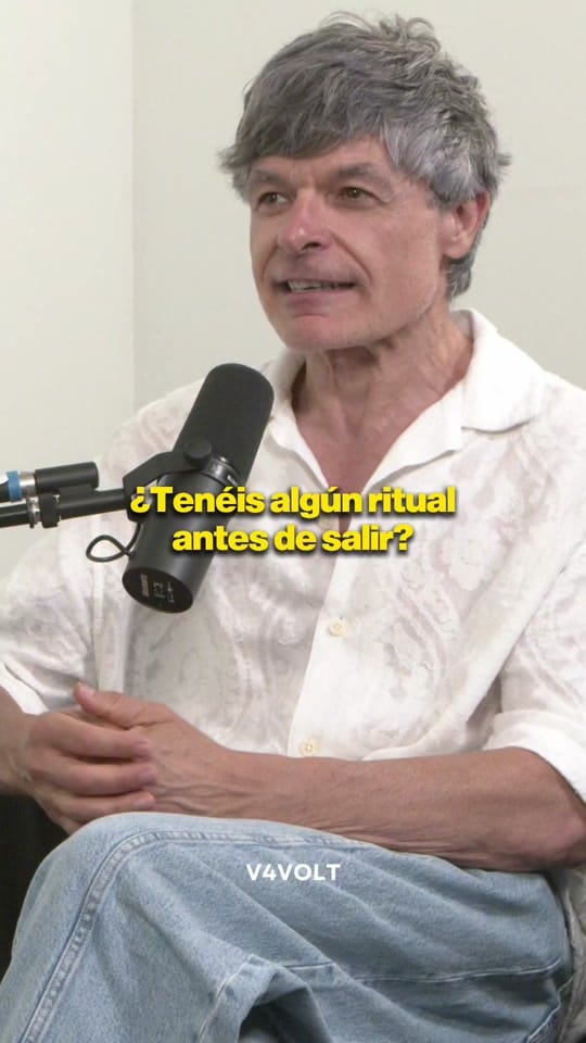Post 1 by Mister Chaise Longue Podcast on TikTok (video)