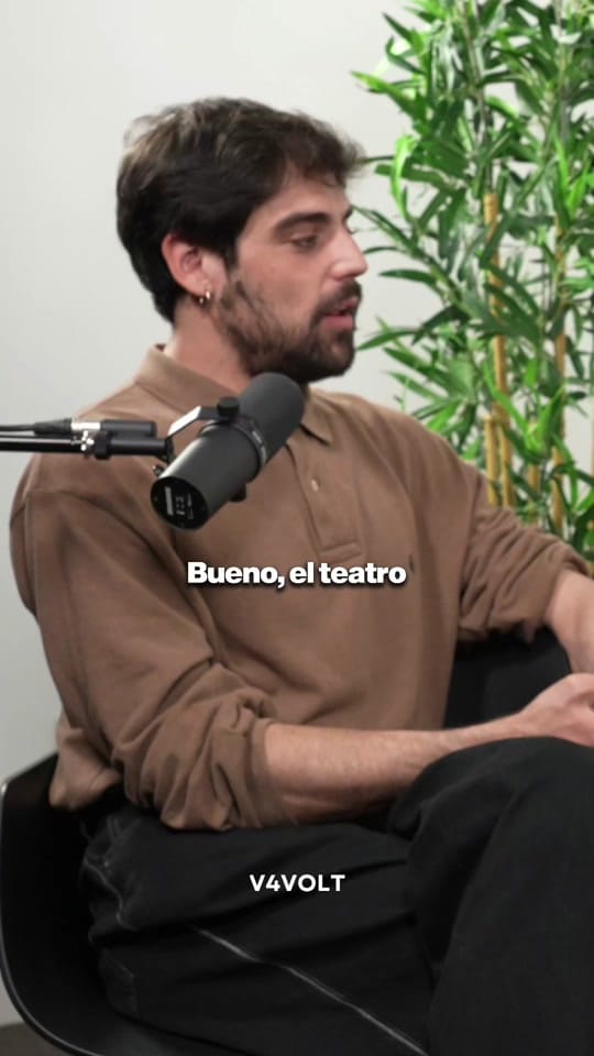 Post 2 by Mister Chaise Longue Podcast on TikTok (video)