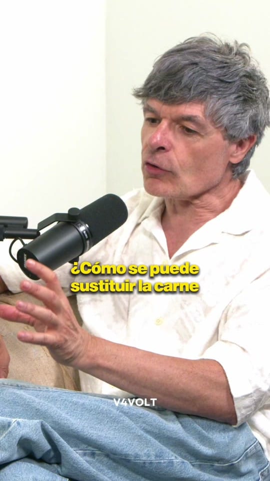 Post 6 by Mister Chaise Longue Podcast on TikTok (video)