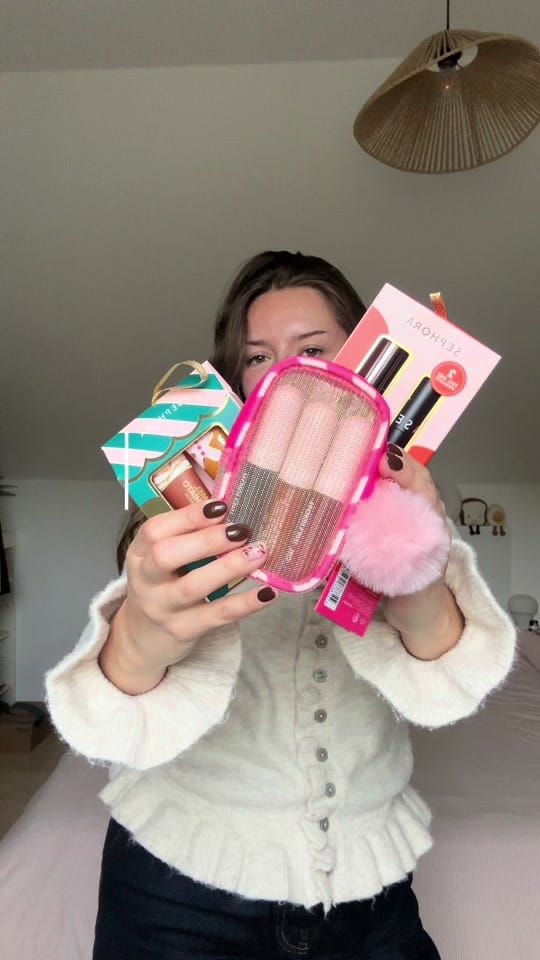 Post 1 by Nola on TikTok (video)