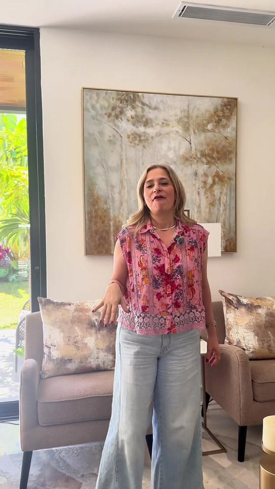 Post 2 by Liliana Michel on TikTok (video)