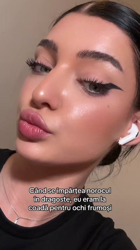 Post 9 by 🇷🇴🇫🇷 on TikTok (video)