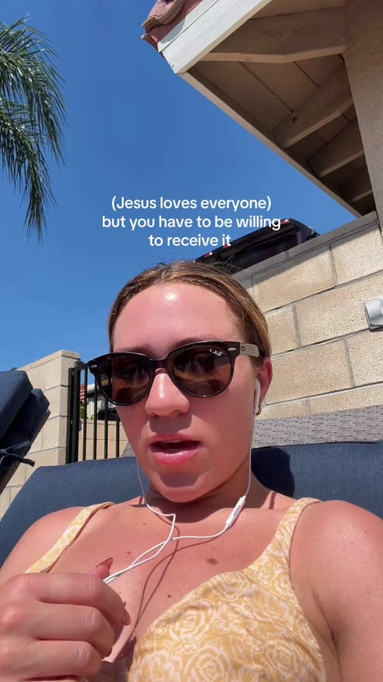 Post 1 by Paris on TikTok (video)