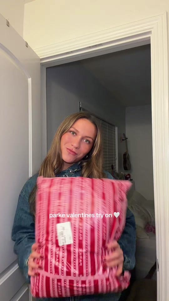Post 7 by Paris on TikTok (video)