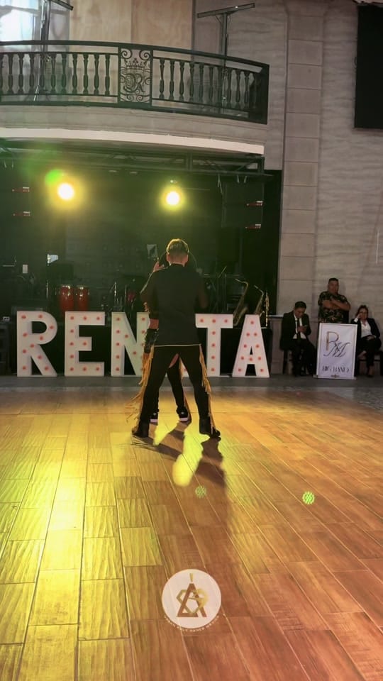Post 6 by Urban Folk Dance México on TikTok (video)