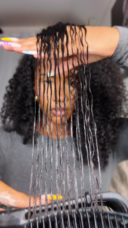 Post 4 by Y R I N A on TikTok (video)