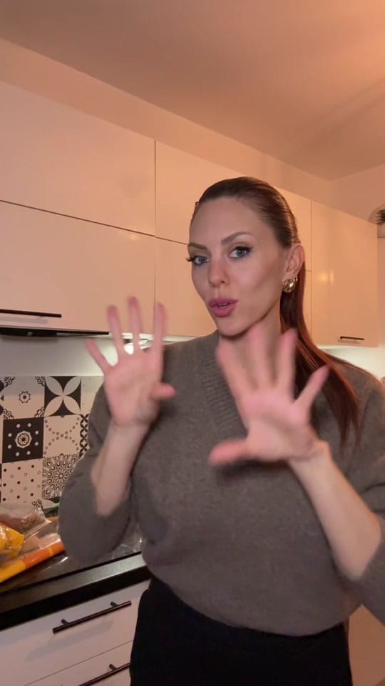 Post 8 by Fanny Delaye on TikTok (video)