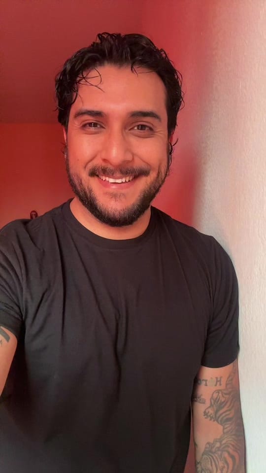 Post 2 by Miguel León on TikTok (video)