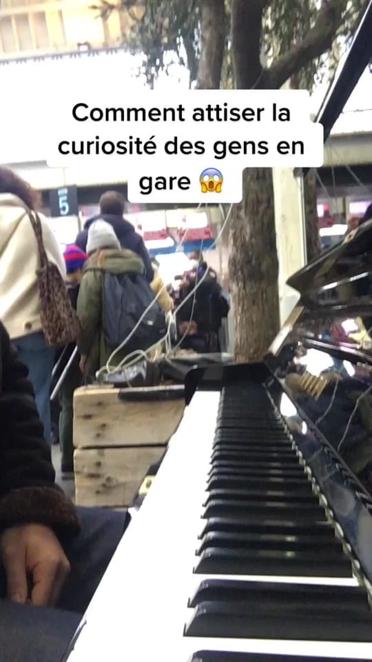 Post 9 by Moon compositeur on TikTok (video)