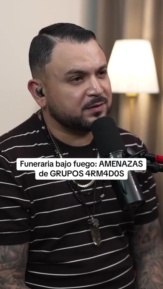 Post 1 by Chismes Podcast 🎙️ on TikTok (video)