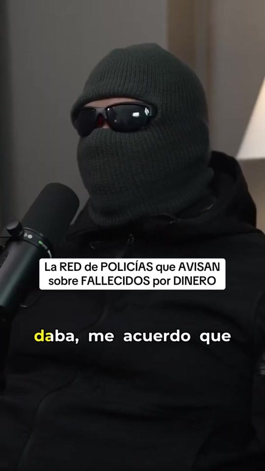 Post 3 by Chismes Podcast 🎙️ on TikTok (video)