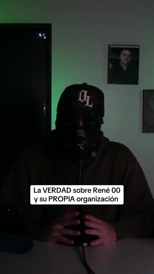 Post 10 by Chismes Podcast 🎙️ on TikTok (video)