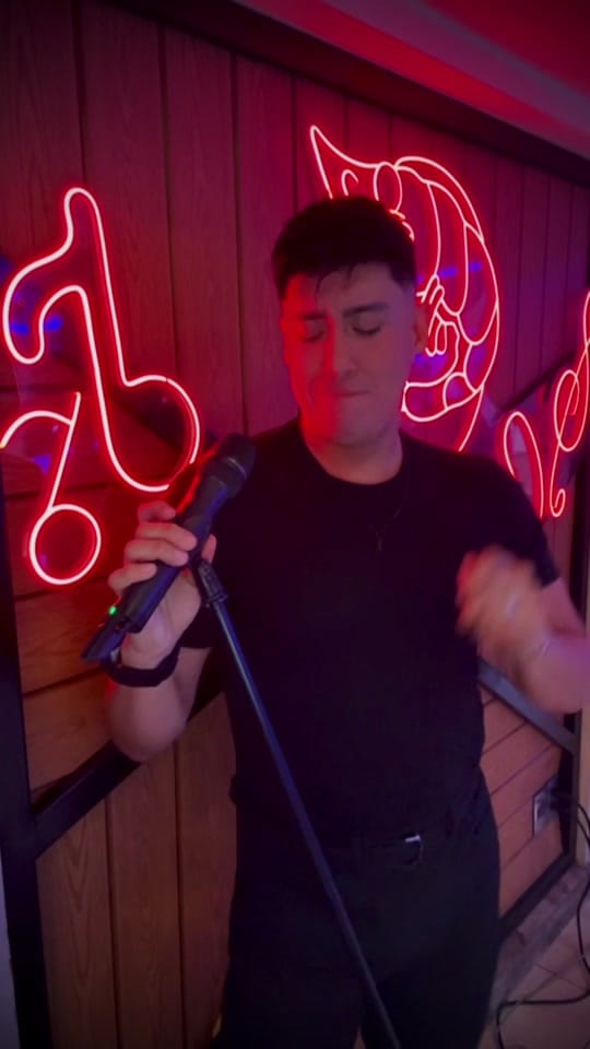 Post 6 by Nacho Rey on TikTok (video)