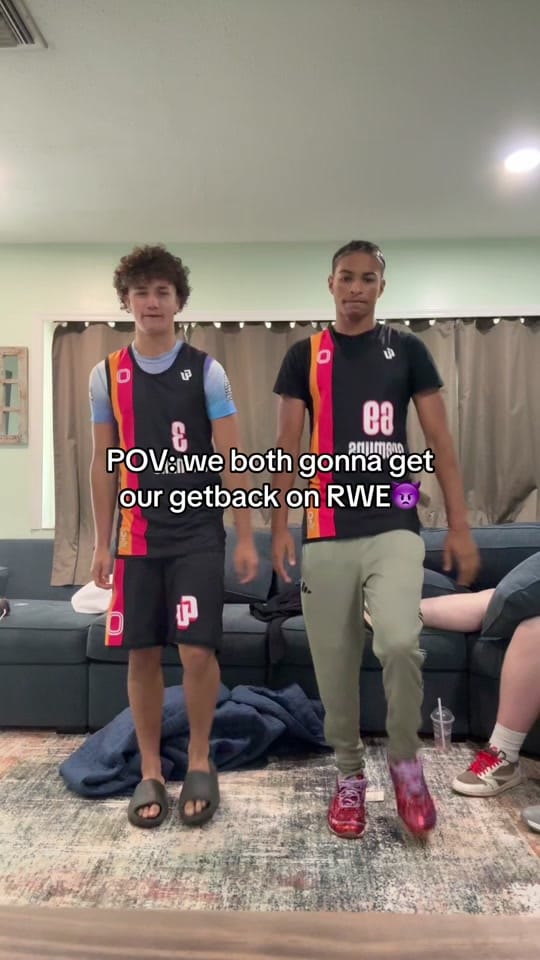 Post 2 by Alexander De Leon on TikTok (video)
