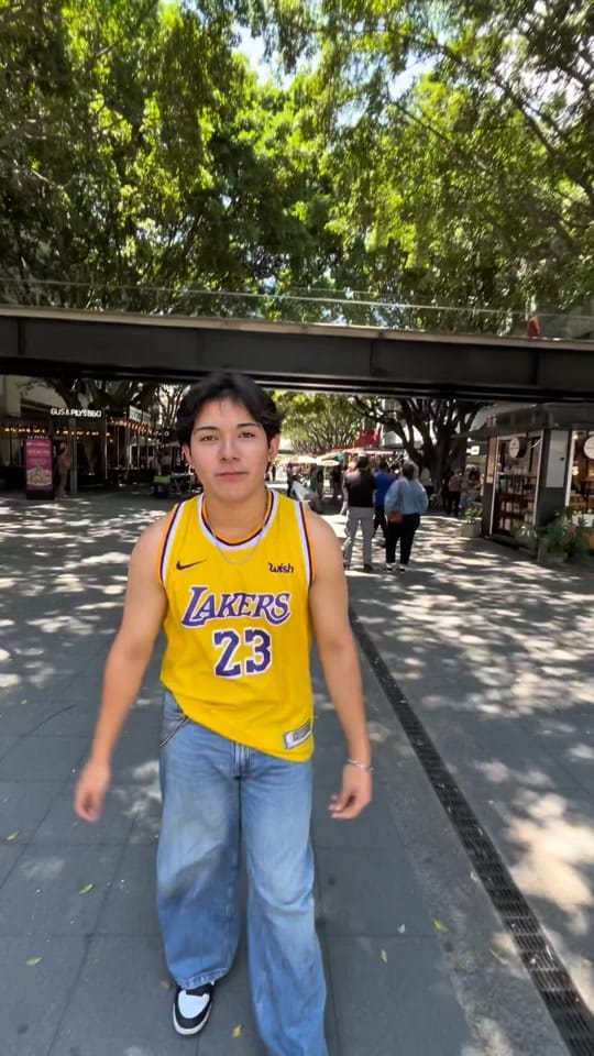 Post 5 by ICONS DANCE CREW on TikTok (video)