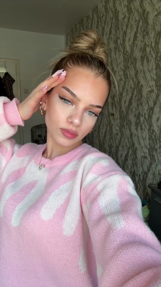 Post 2 by CAN & LEONIE on TikTok (video)