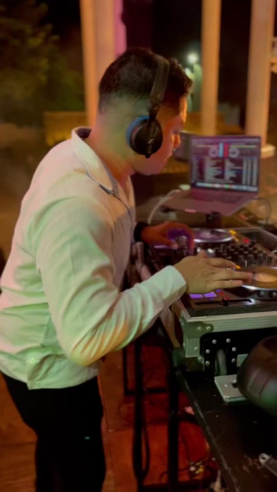 Post 5 by djcarlosl on TikTok (video)