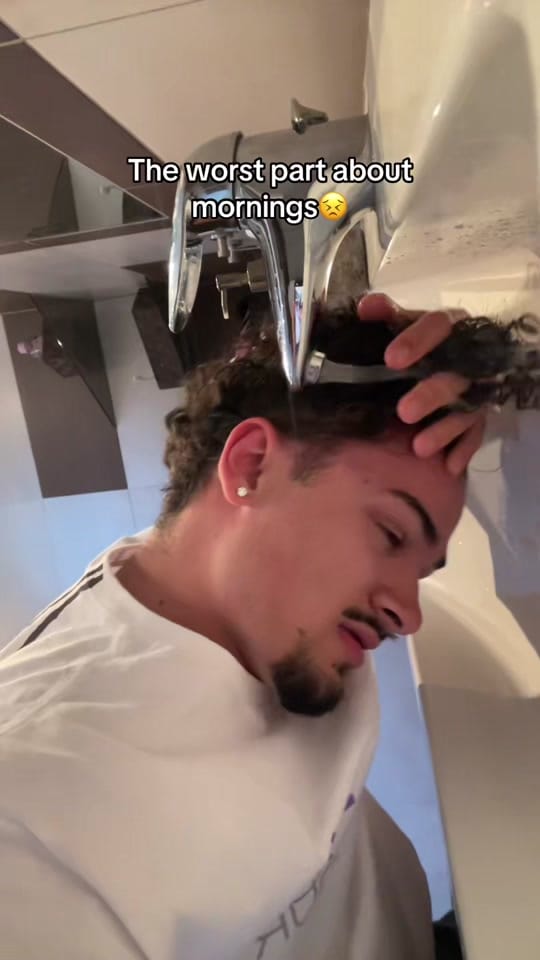 Post 9 by Saro on TikTok (video)