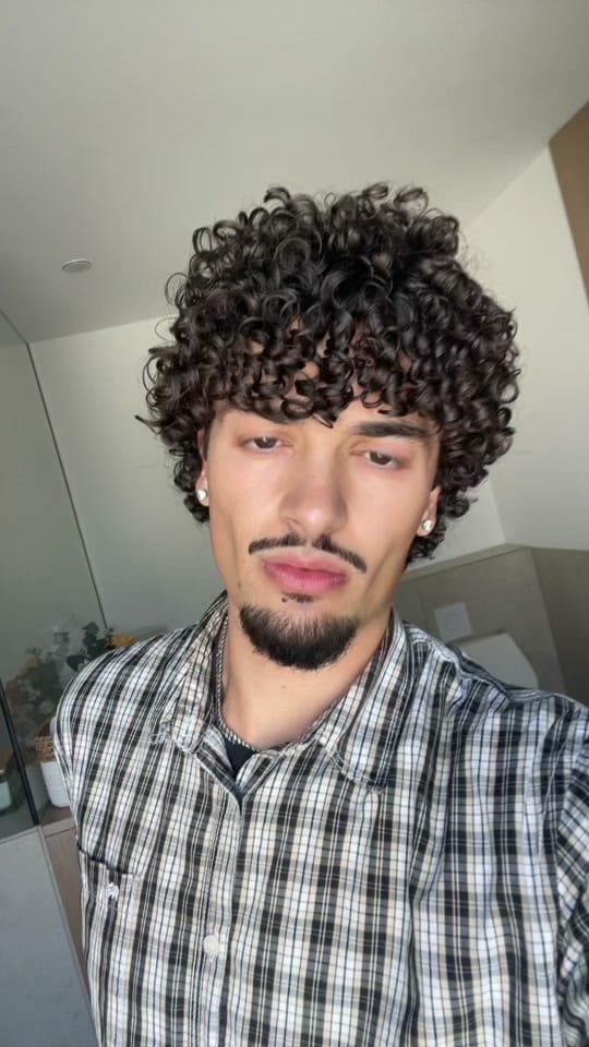 Post 2 by Saro on TikTok (video)