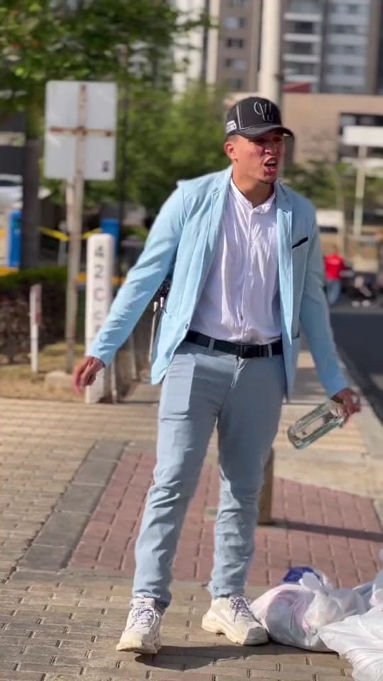 Post 5 by Listo on TikTok (video)