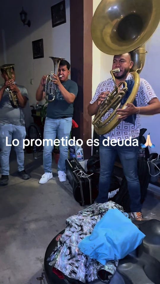 Post 1 by BandaRevolverOficial on TikTok (video)